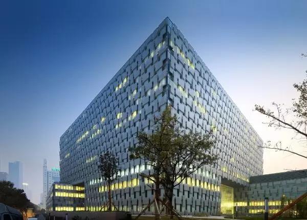 醫(yī)療建筑設(shè)計(jì)如何解決醫(yī)院壓抑的感覺(jué)？